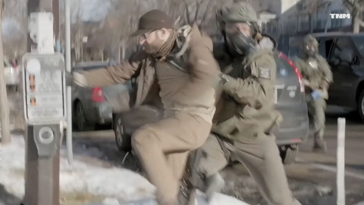 Pretti se s agenty střetl už dříve, ukazuje nové video